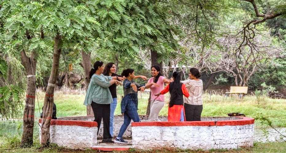 The female employees were dancing to the Garba and Danadiya steps at the view point area. 